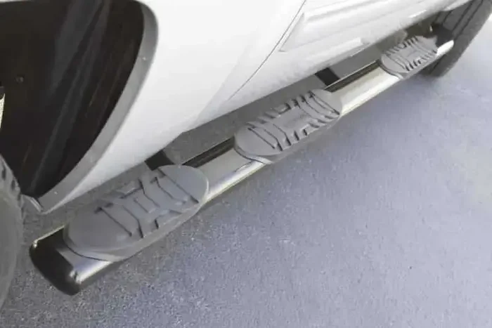 Lund 07-17 Chevy Silverado 1500 Crew Cab (5.5ft. Bed) 5in. Oval WTW SS Nerf Bars – Polished